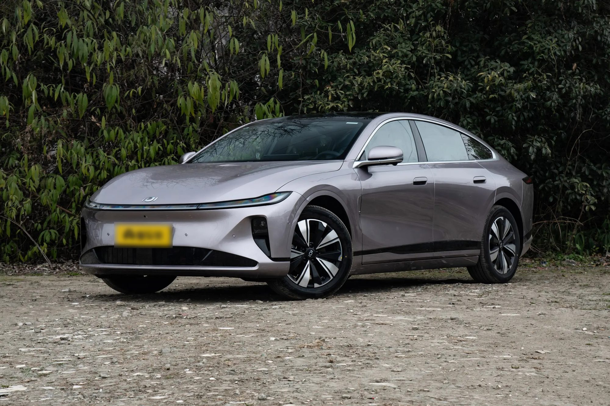 Changan Qiyuan A07 — перёд три четверти слева